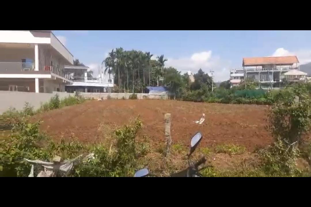 Near Golf Club Road, Chikkamagaluru - 60x75, east facing, total 4500 sq ft
