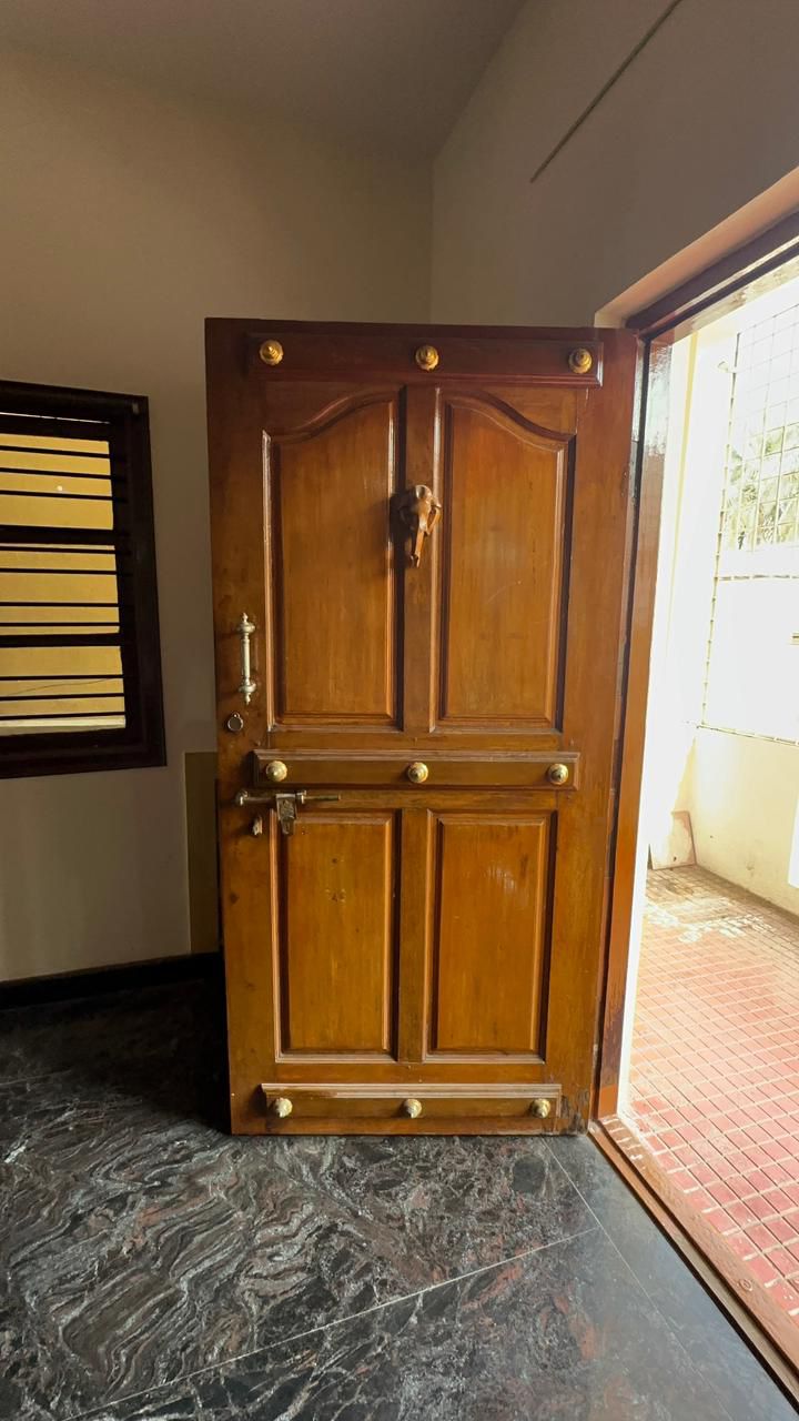 Residential Building for Sale in Mahalakshmi Layout, Bangalore